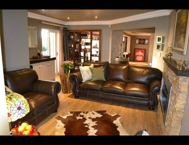 4 BEDROOM HOUSE FOR SALE IN SONNEVELD